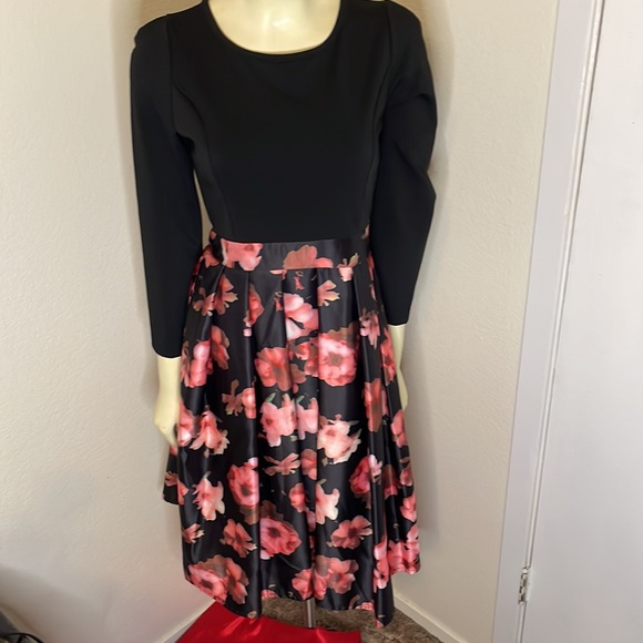 Beautiful Tzniut modest dress floral dress cottagecore - Picture 3 of 6